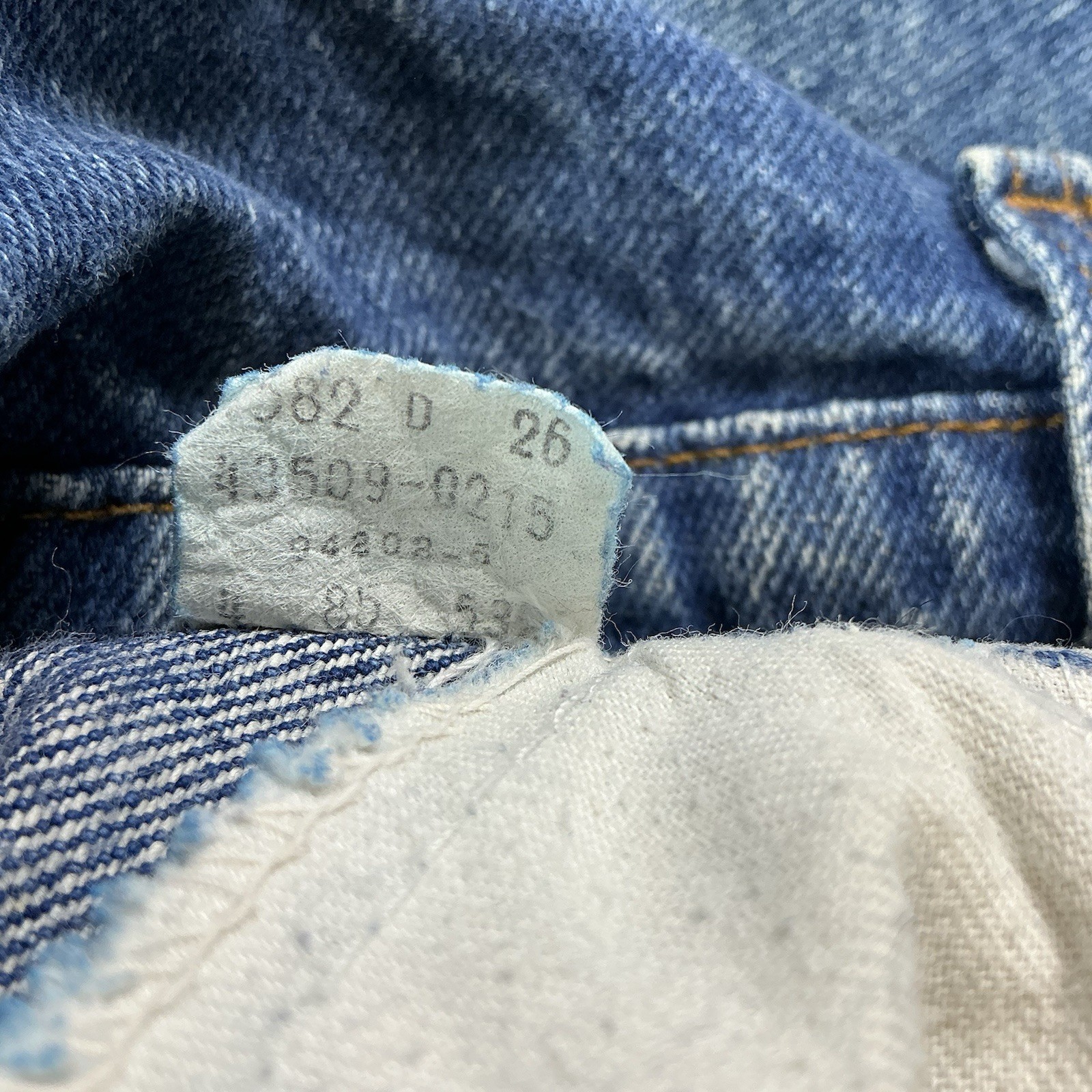 Vintage Levi’s 80s orange tab straight leg medium wash jeans 23×30 USA
