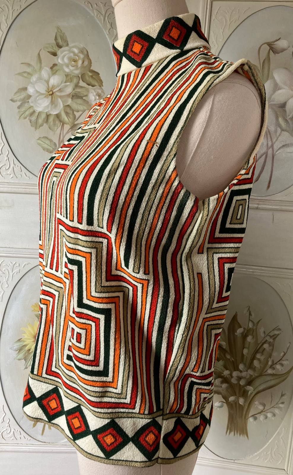 VTG 60s DEVON SCREEN PRINT GEOMETRIC ECRU RED GREEN ORANGE COLLARED SLEEVELESS