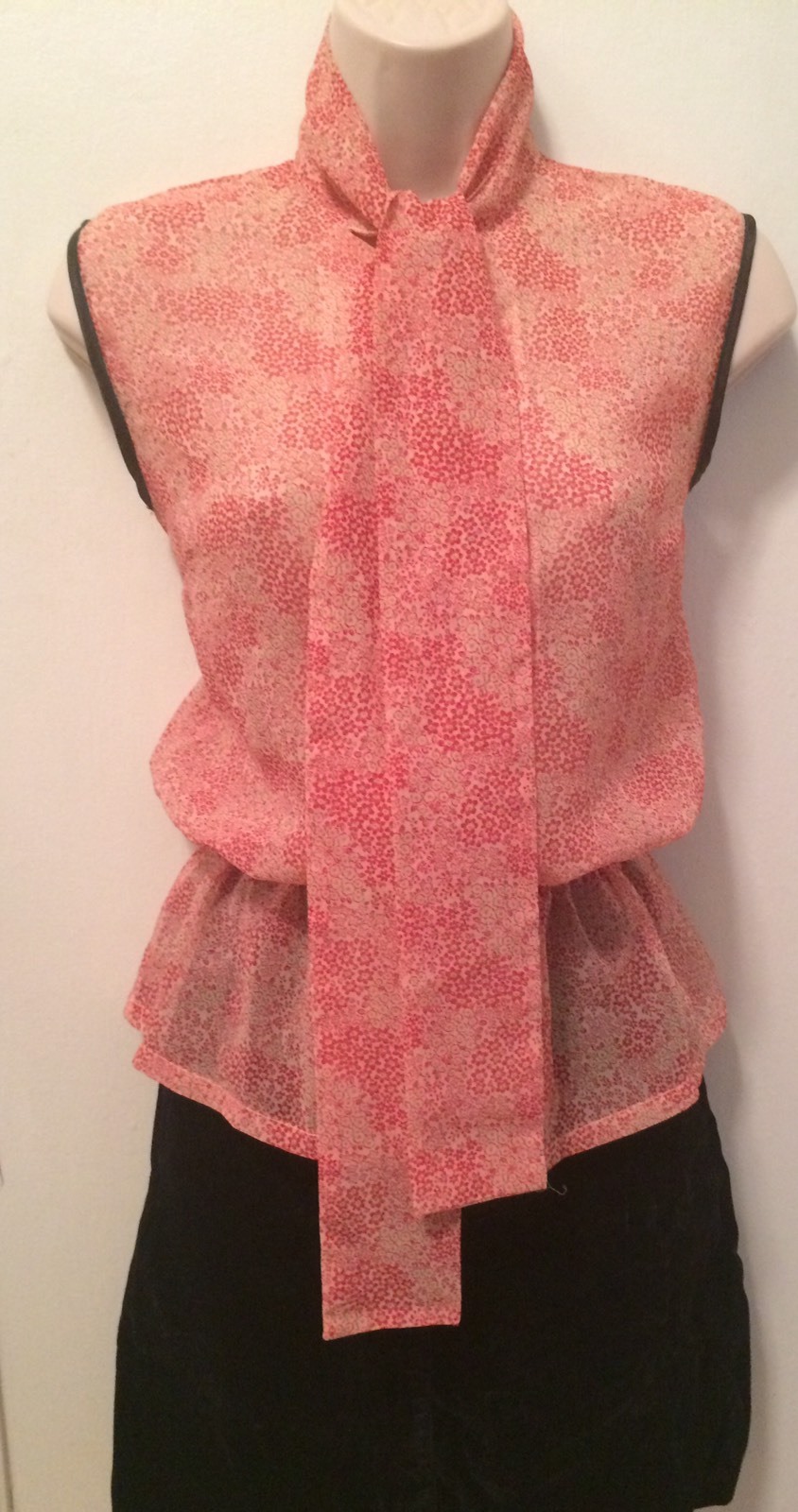 1980s Secretary Asian Tie Ascot Bow Front Sheer Peplum 1940s Retro Pink Floral S