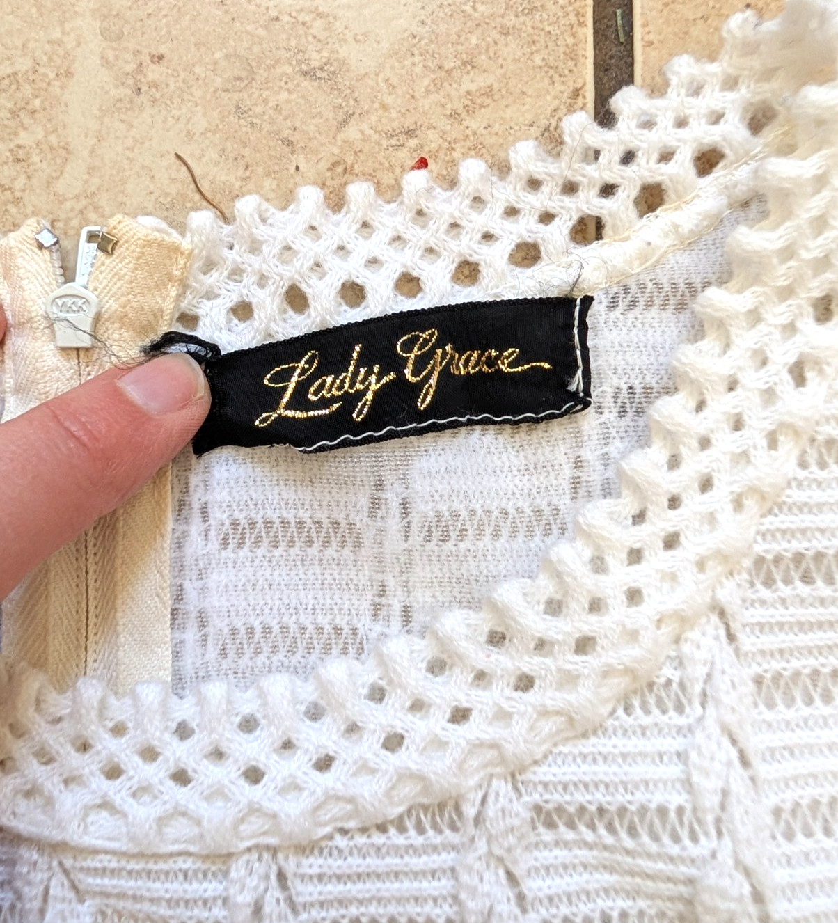 Vintage White Sleeveless Openwork Knit Crew Neck Sweater Blouse – SZ 4/6 80s 50s