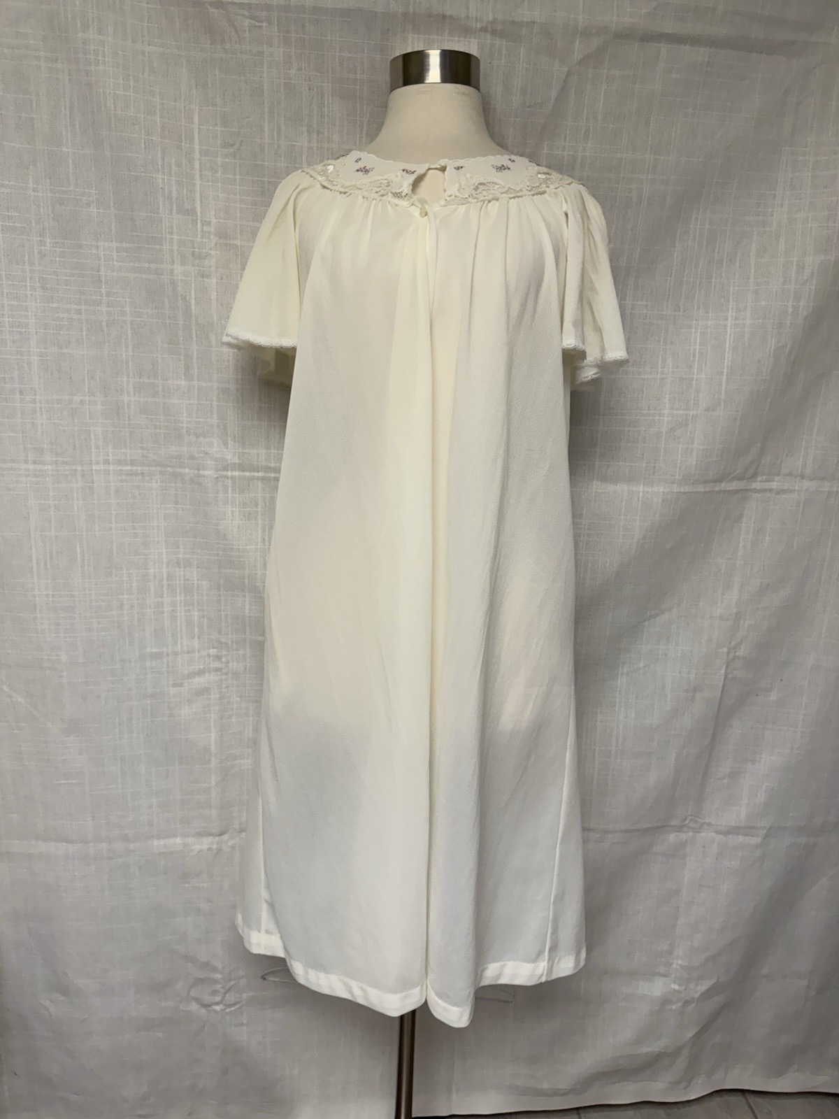 Vintage Romantic Traditions Peignoir Robe Ivory With Lace and Embroidery