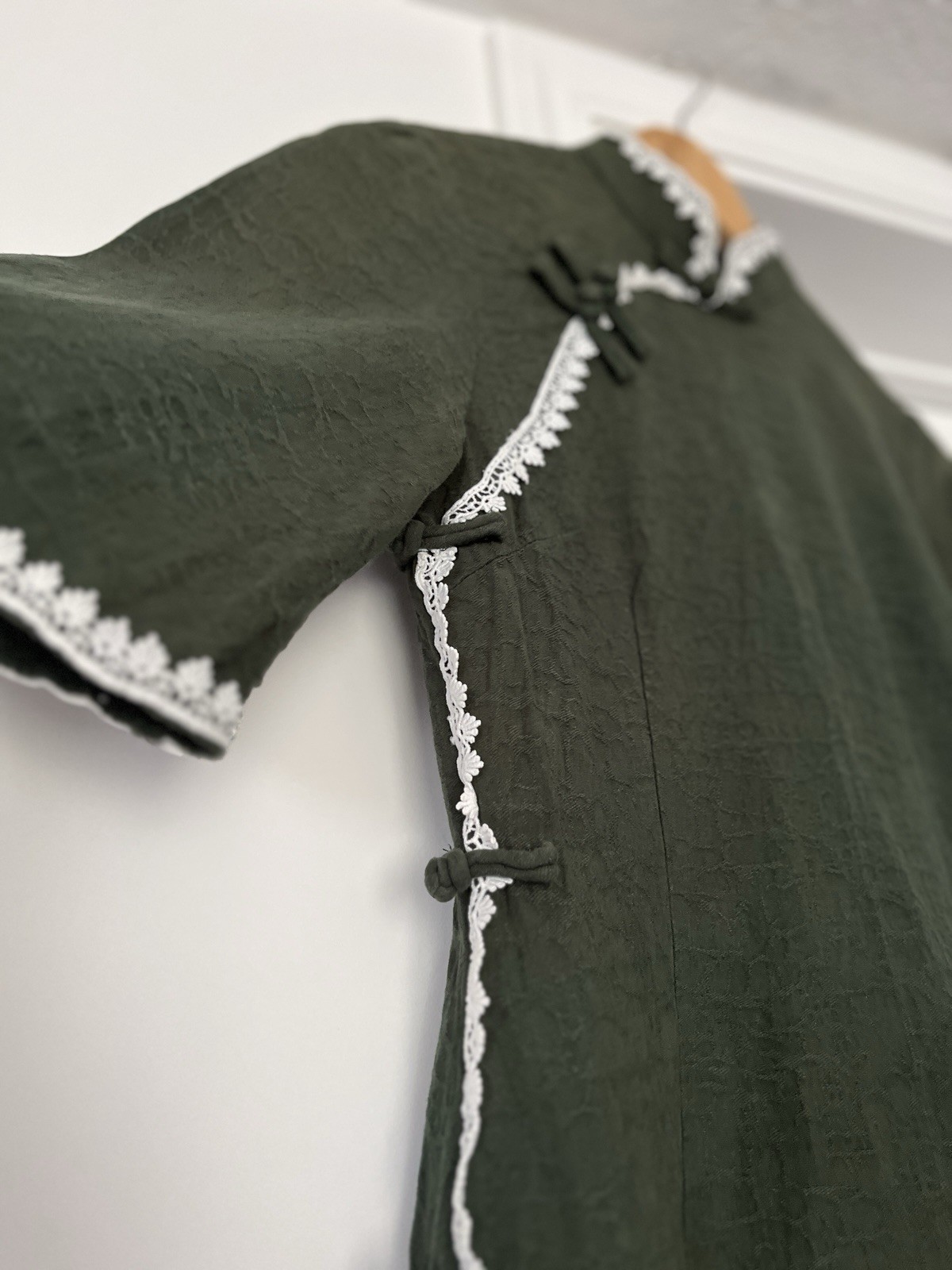 Wow green linen qipao; hand pankous; Us xs