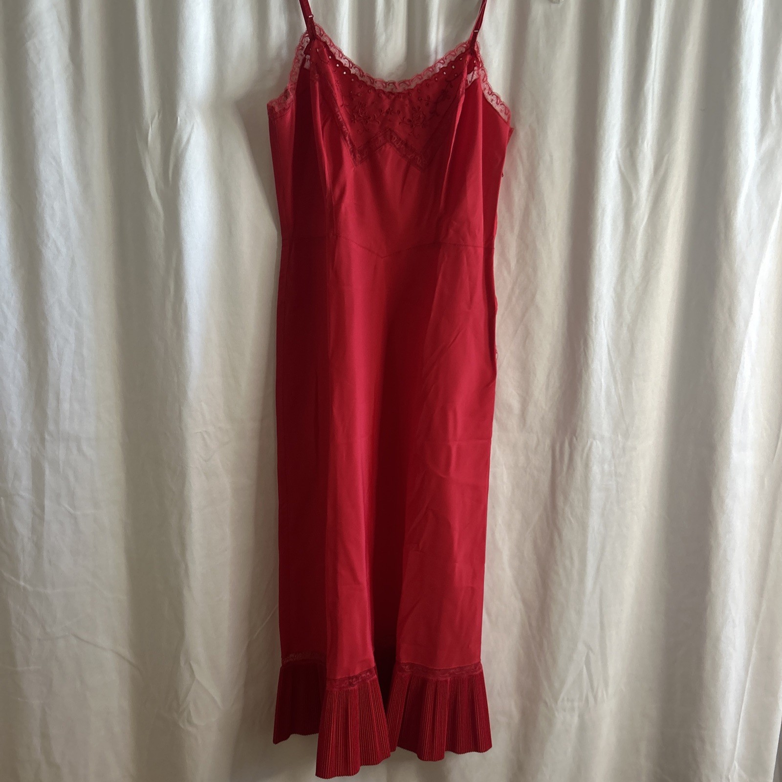 Barbizon Red Taffeta Satin Little Miss Size 9 Slip”Irregular” See Measurements