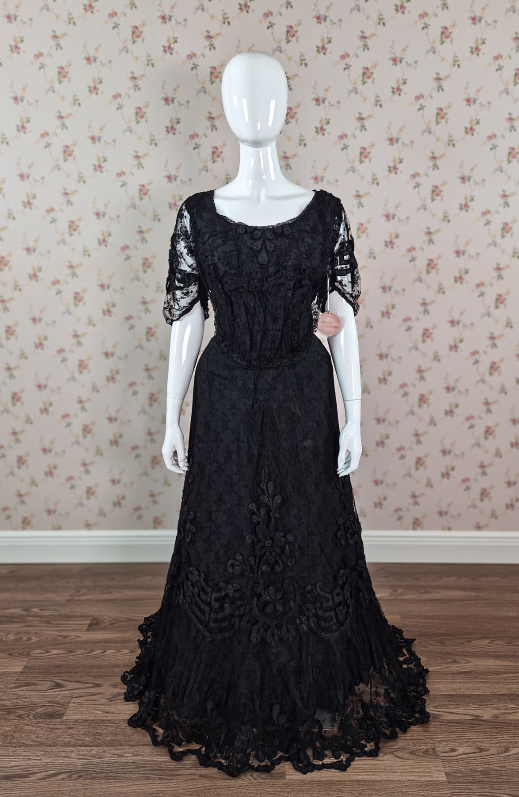 1890s Victorian Dress, Black Silk Lace Mourning Gown « Museum Deaccession » Sz M/L