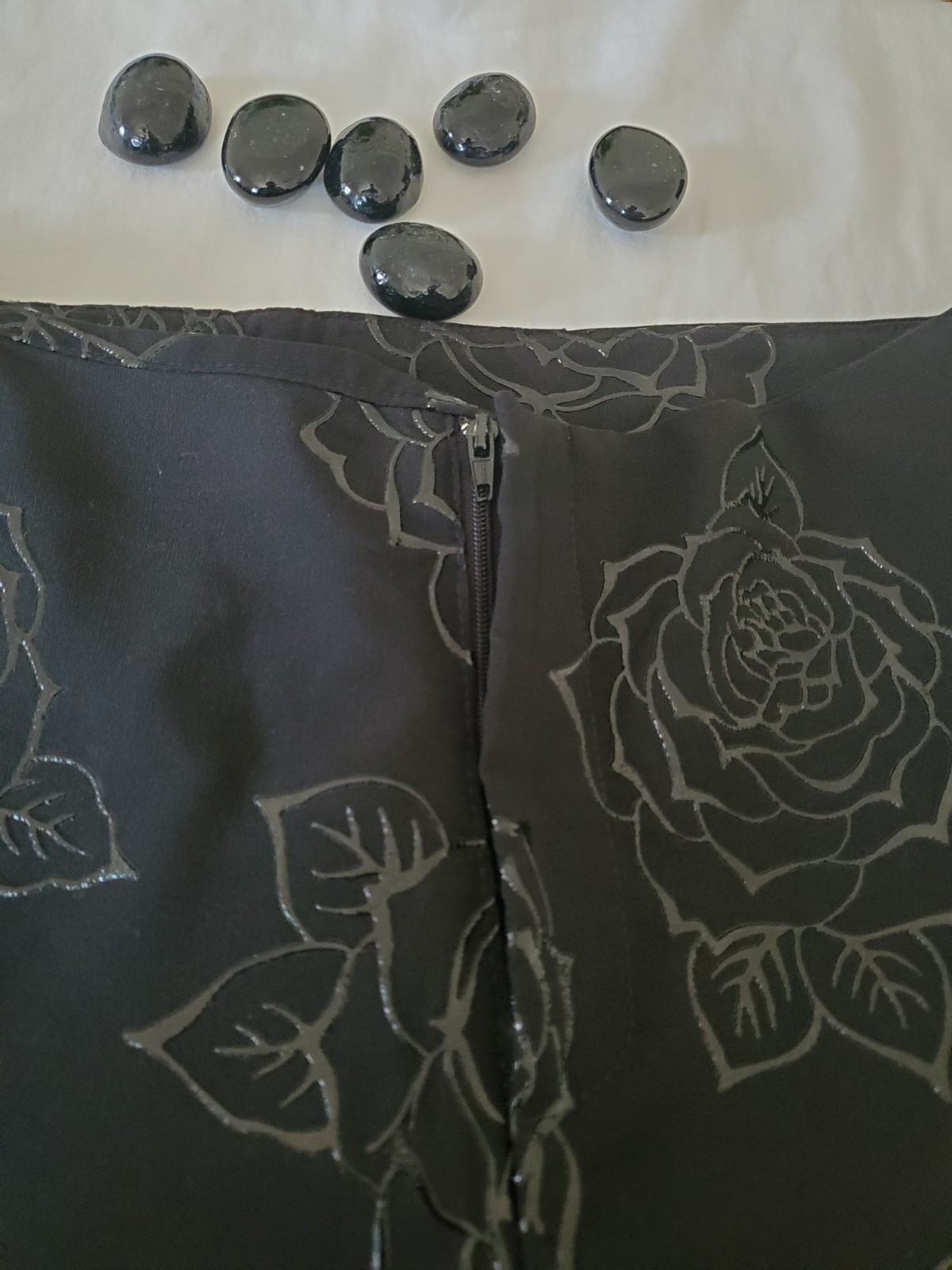 🕊STAR C.C.C.🕊 Black Embossed Rose Print Gothic Design Vintage Jeans Sz 7 🌹