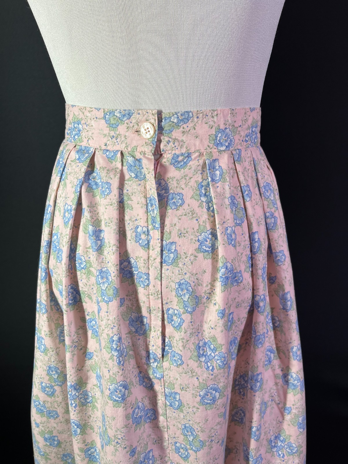 Vintage Selections by Manor House 25&Prime; Waist Skirt Cotton Floral Pink Pleated