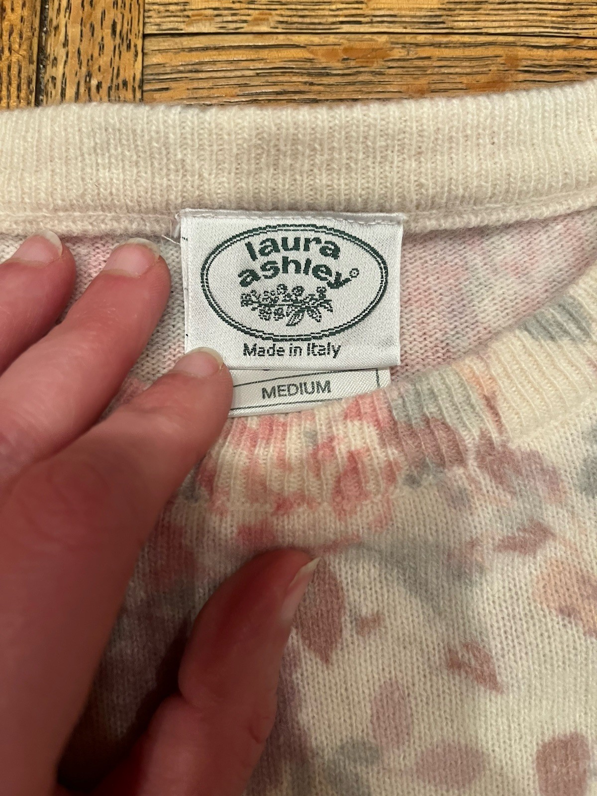 Laura Ashley M Lambs Wool Blend Hydrangea Spring Floral Sweater Italy Romantic