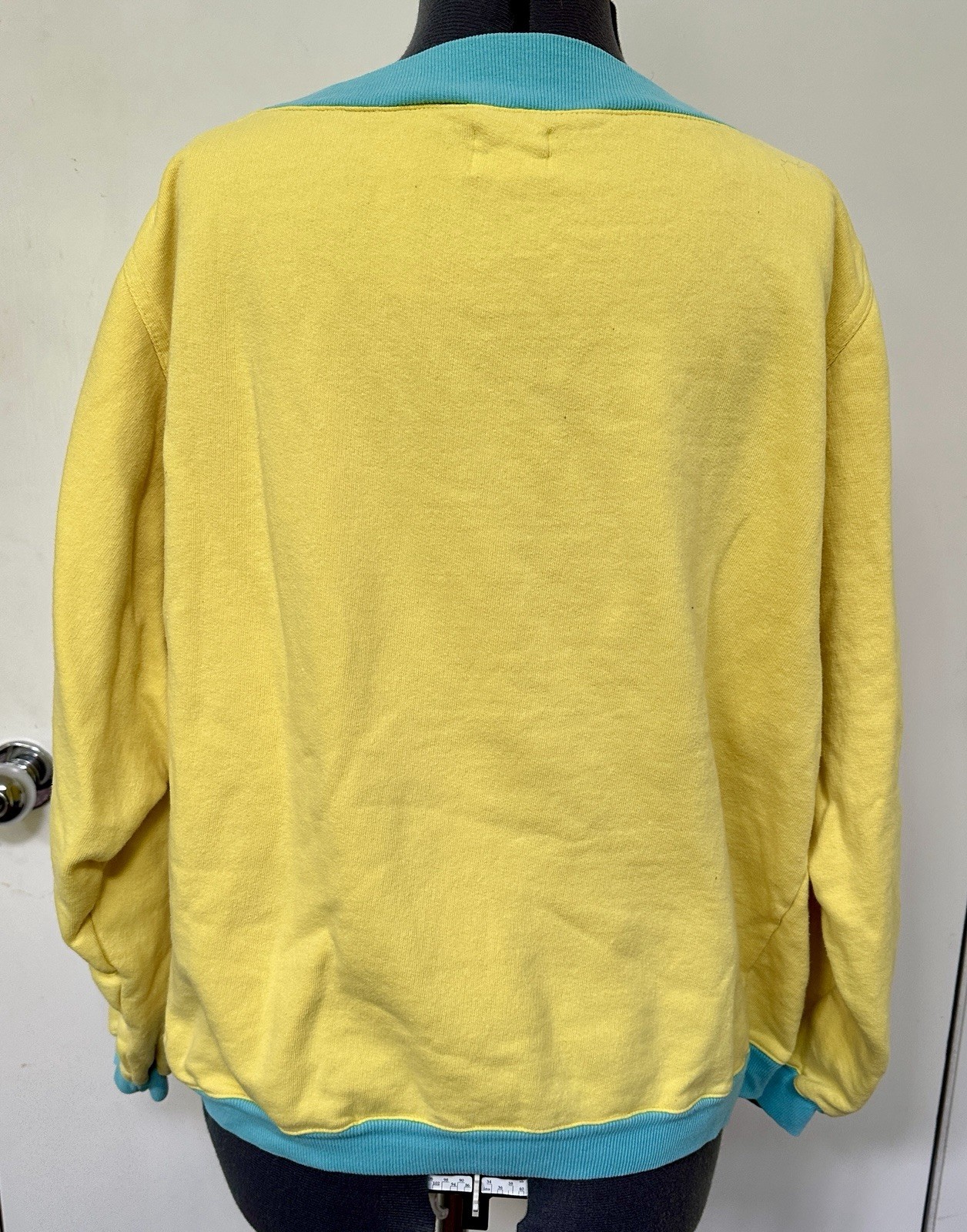 VINTAGE 1980s TON SUR TON OVERSIZED FLEECE SWEATSHIRT YELLOW AQUA STREETWEAR M