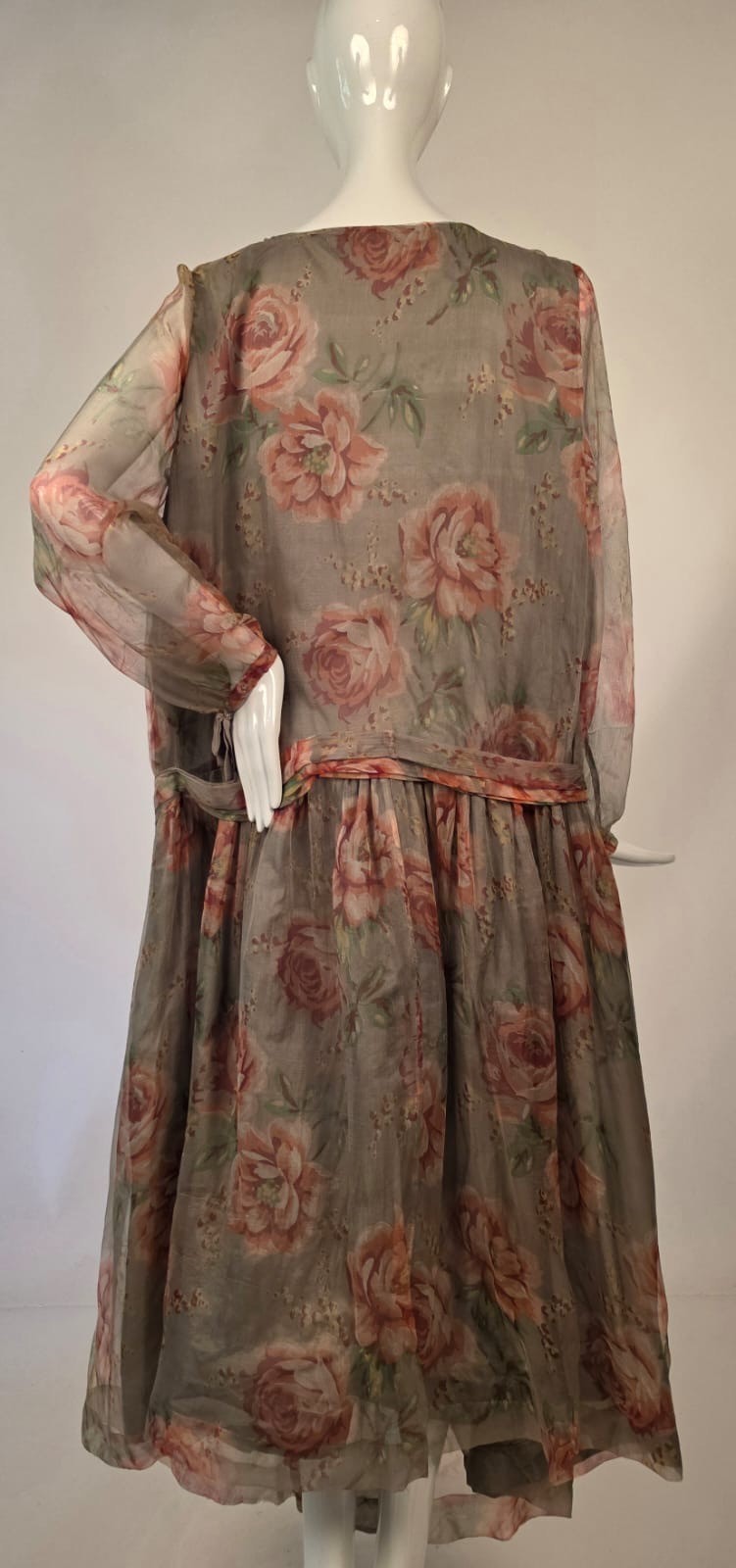 FLUTTERING 1920’S ROSE PRINT SILK CHIFFON DRESS W BOW TRIMMED DROP WAIST