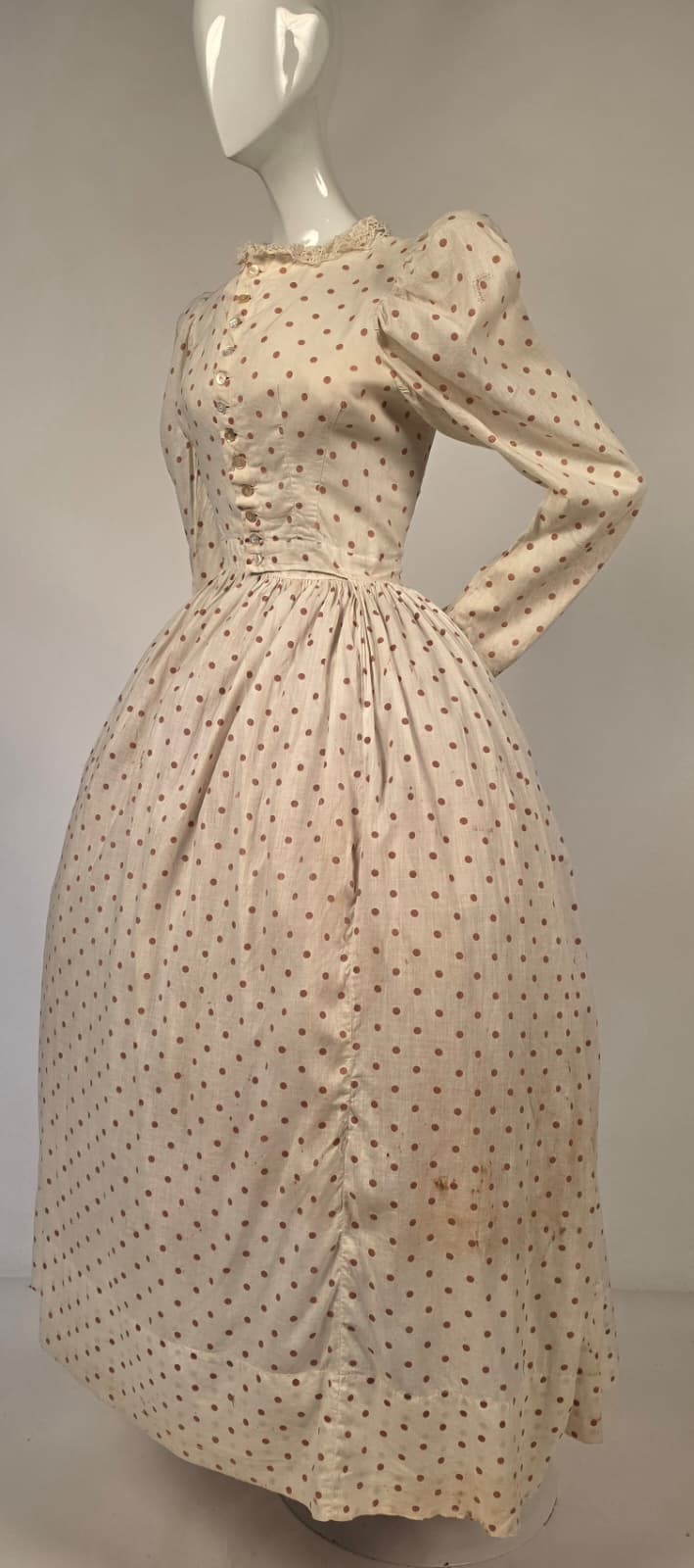 VICTORIAN 1890’S POLKA DOT PRINT COTTON DRESS W PUFF SLEEVES + BUTTON FRONT