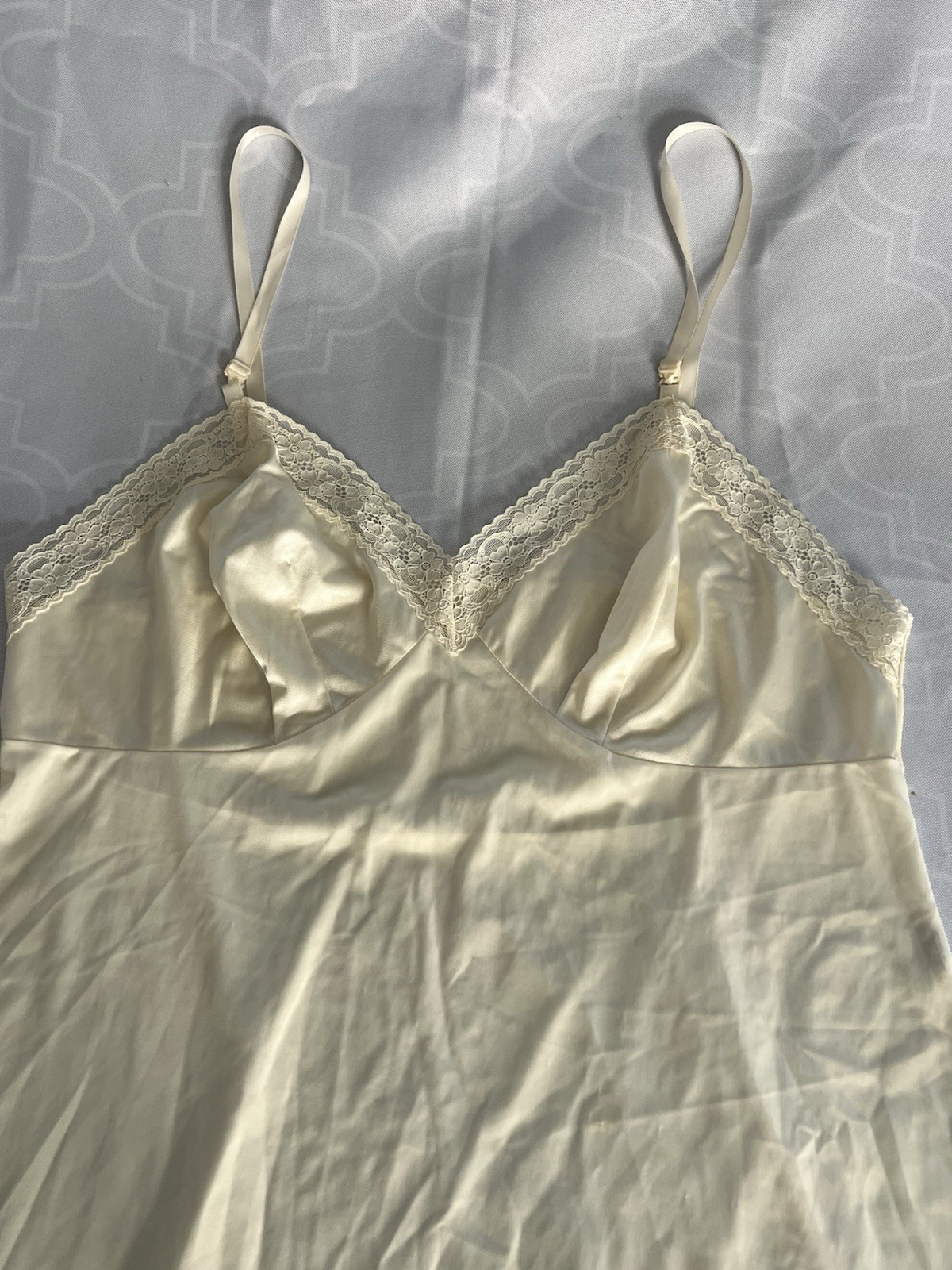 Vanity Fair Nylon Rosette Lace 24” Full Slip Size 40 Everyday Layers #10-103