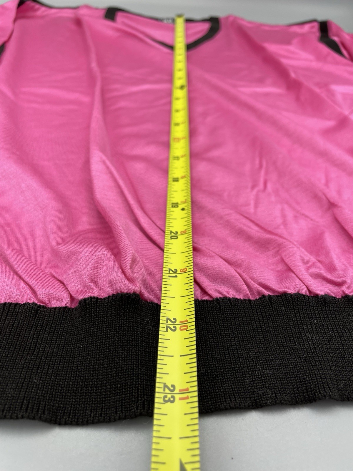 Vintage UNGARO Paris High Contrast V-neck Top Women&rsquo;s Hot Pink 1980s 1990s