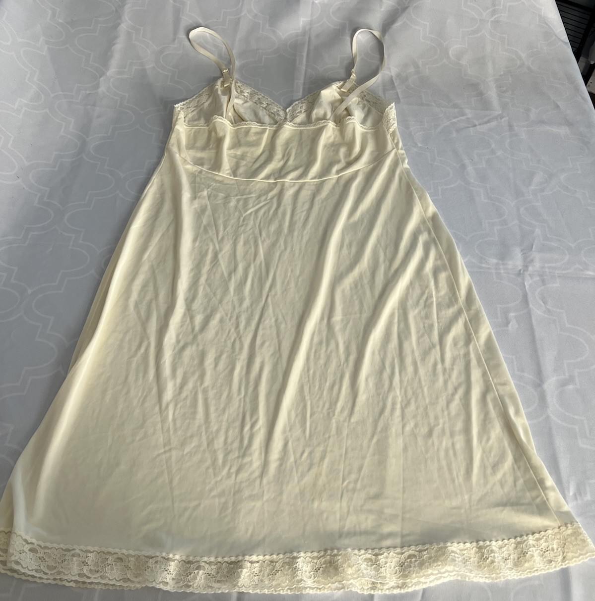 Vanity Fair Nylon Rosette Lace 24” Full Slip Size 40 Everyday Layers #10-103