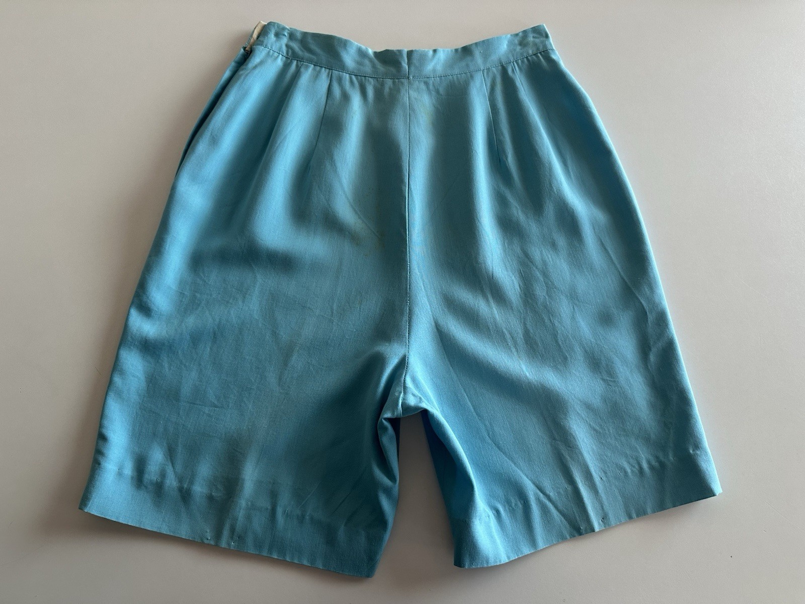 1940s Embroidered Daisy Floral Side Zip Shorts Helen Harper Rayon Resort VTG