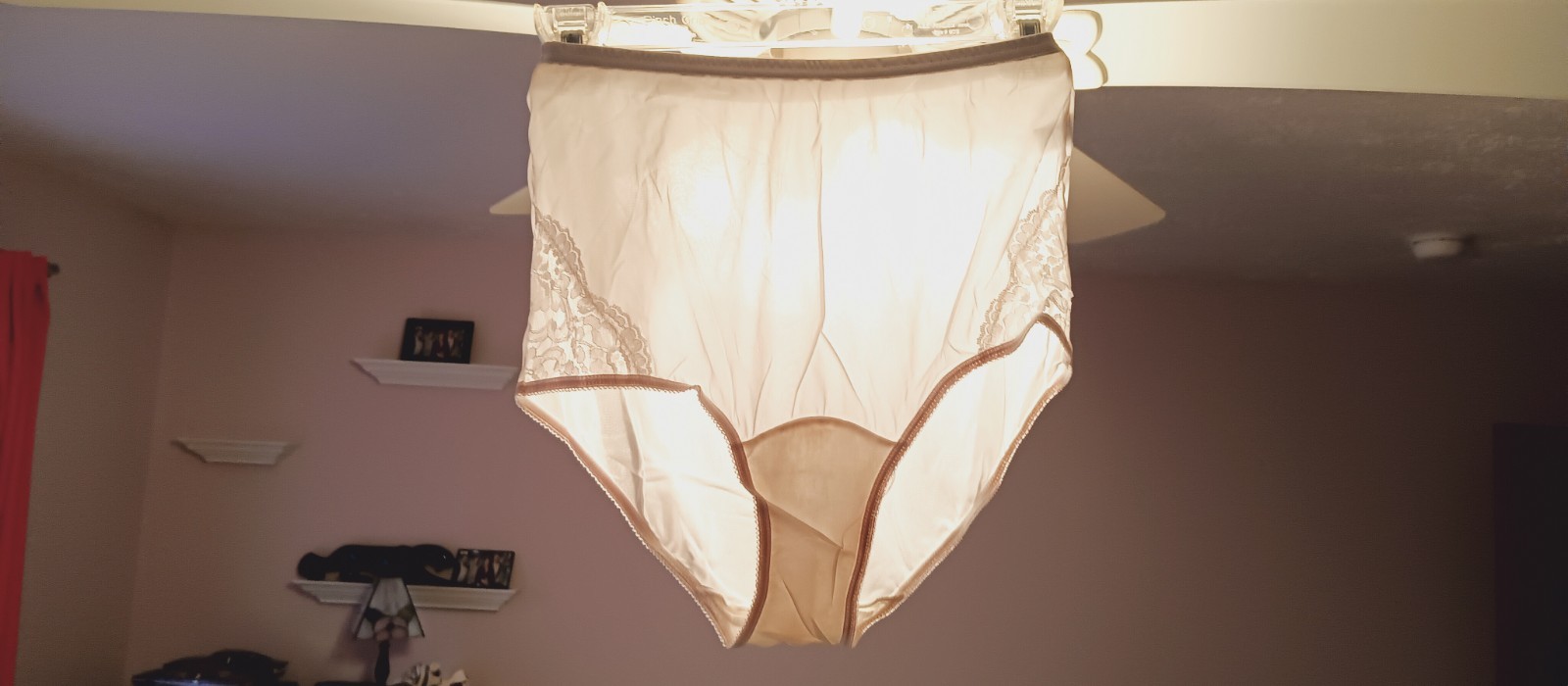 VANITY FAIR VINTAGE PANTY sz 5 OFF WHITE- MID HEIGHT OPEN LACE TRIANGLES #A0-12