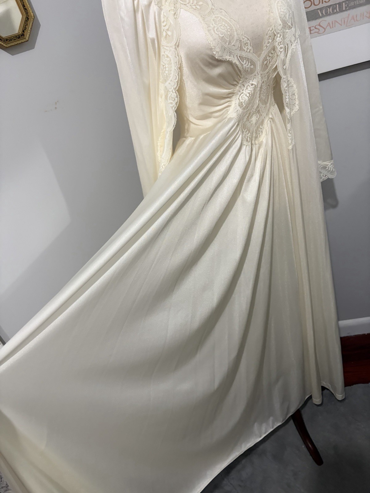 Vintage Olga Ivory Nylon Lace Nightgown Robe Set Regular Size M/L Eveningwear