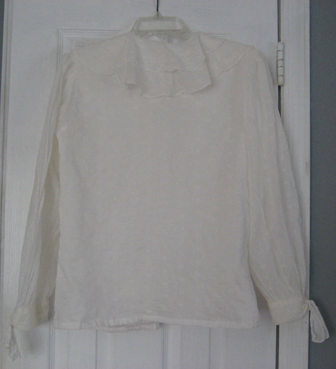 1980s Cullinane White Large Ruffle Collar Fluttery Romantic Blouse Shirt Sz 8-10