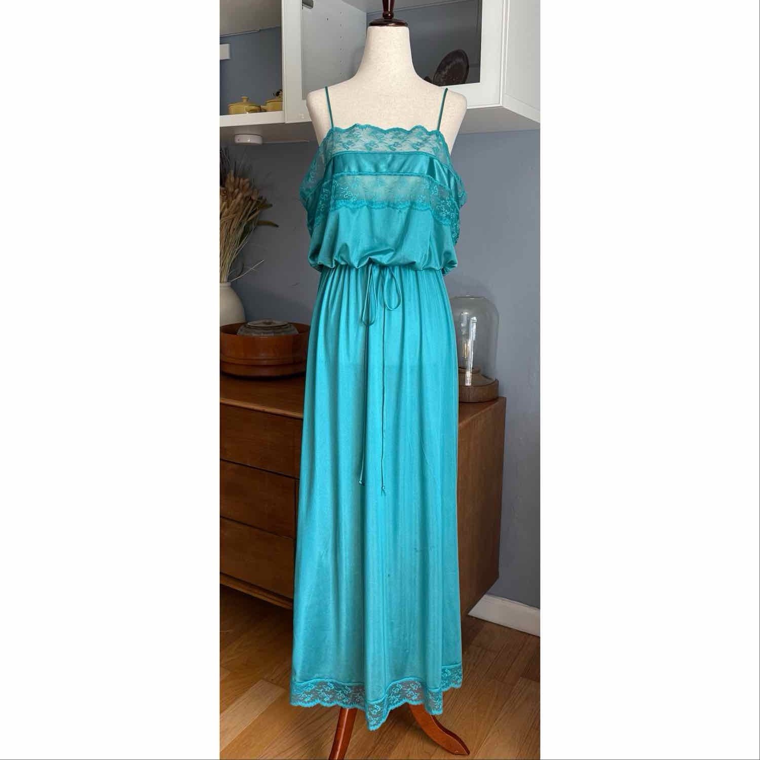 Vintage Flair For Joseph Magnin Turquoise Blouson Nightgown w/ Lace Trim Sz L