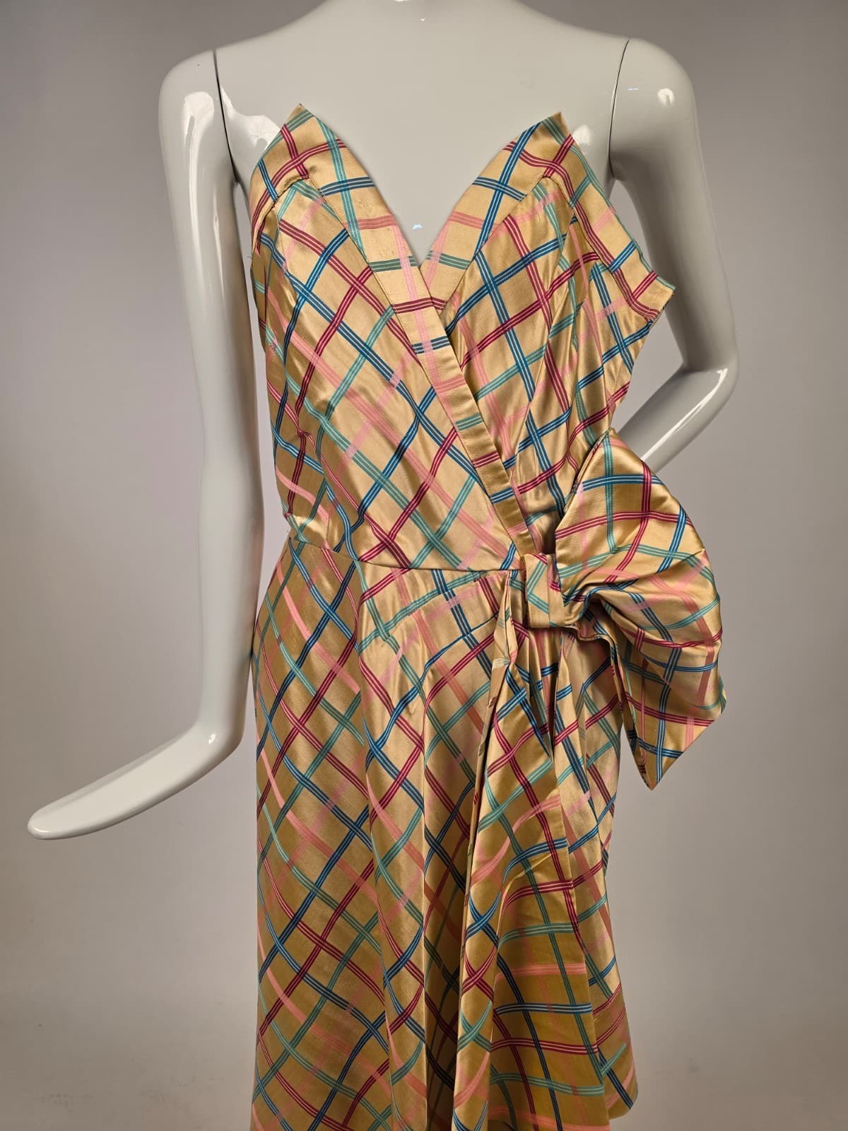 GLAMOUR 1940’S MULTICOLORED WINDOWPANE SILK EVENING GOWN DRESS W BOW DETAIL