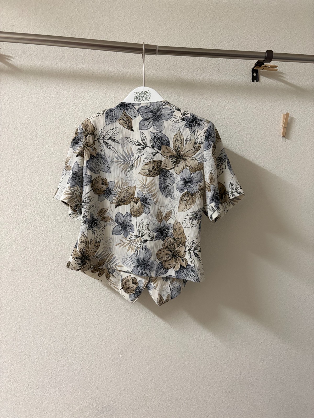 Vintage 1990s Alia Petites Neutral Floral Print Women&rsquo;s Shirt Size 6