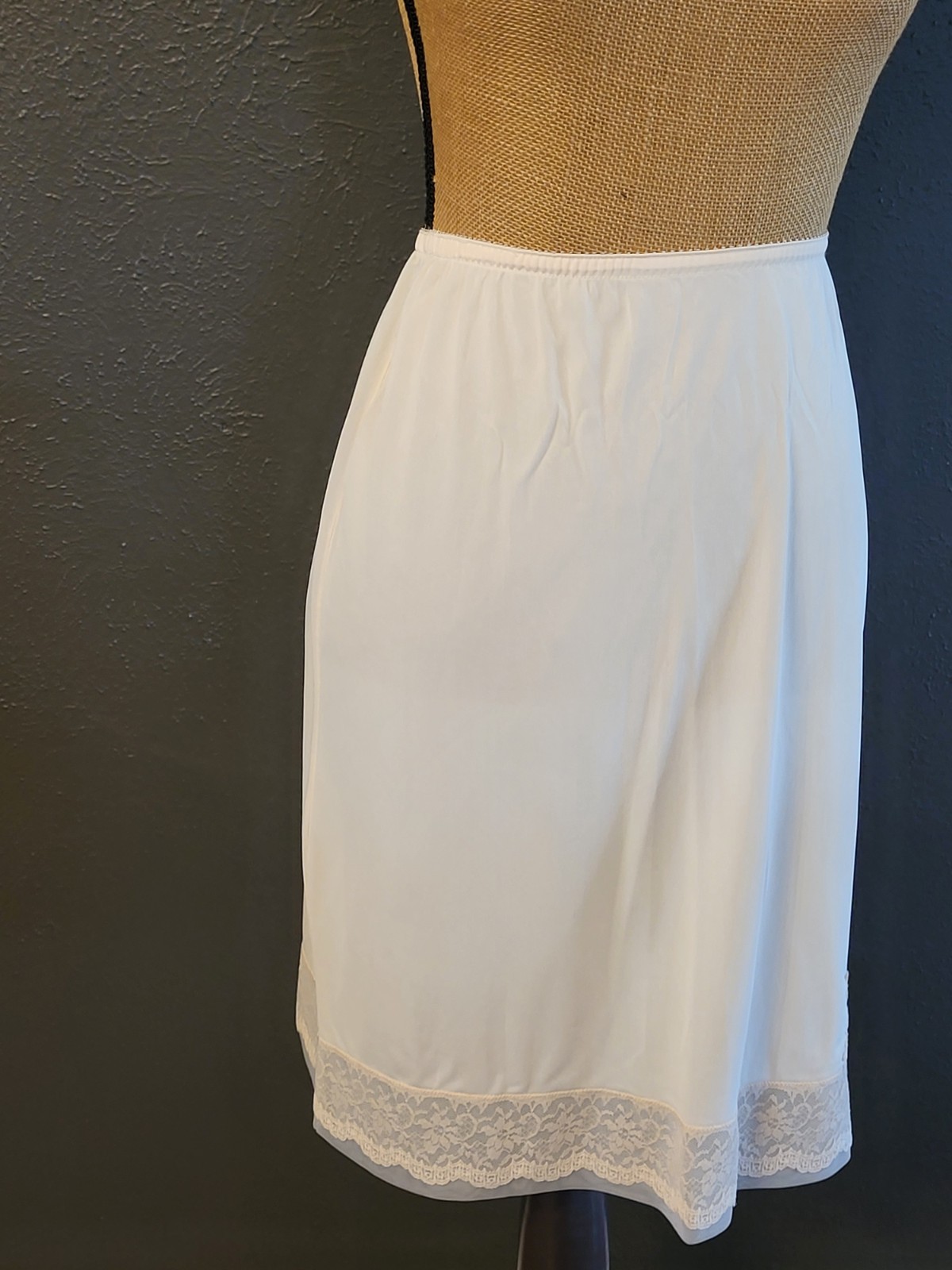 Val Mode Vtg 70s Short Peach/Pink Half Slip Lace Trim Medium Style 1300