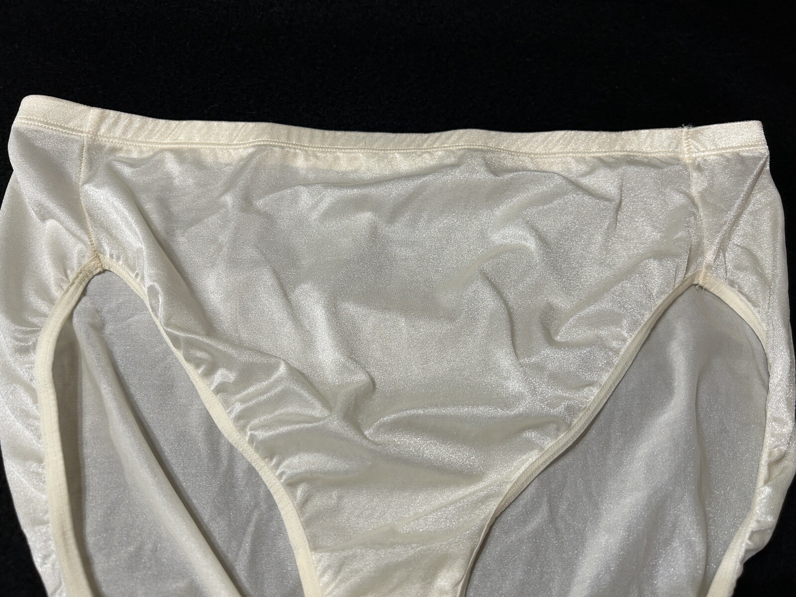 Vtg VANITY FAIR 13194 Comfort Essentials Satin Hi-Cut 9 Ivory Brief Panties #25