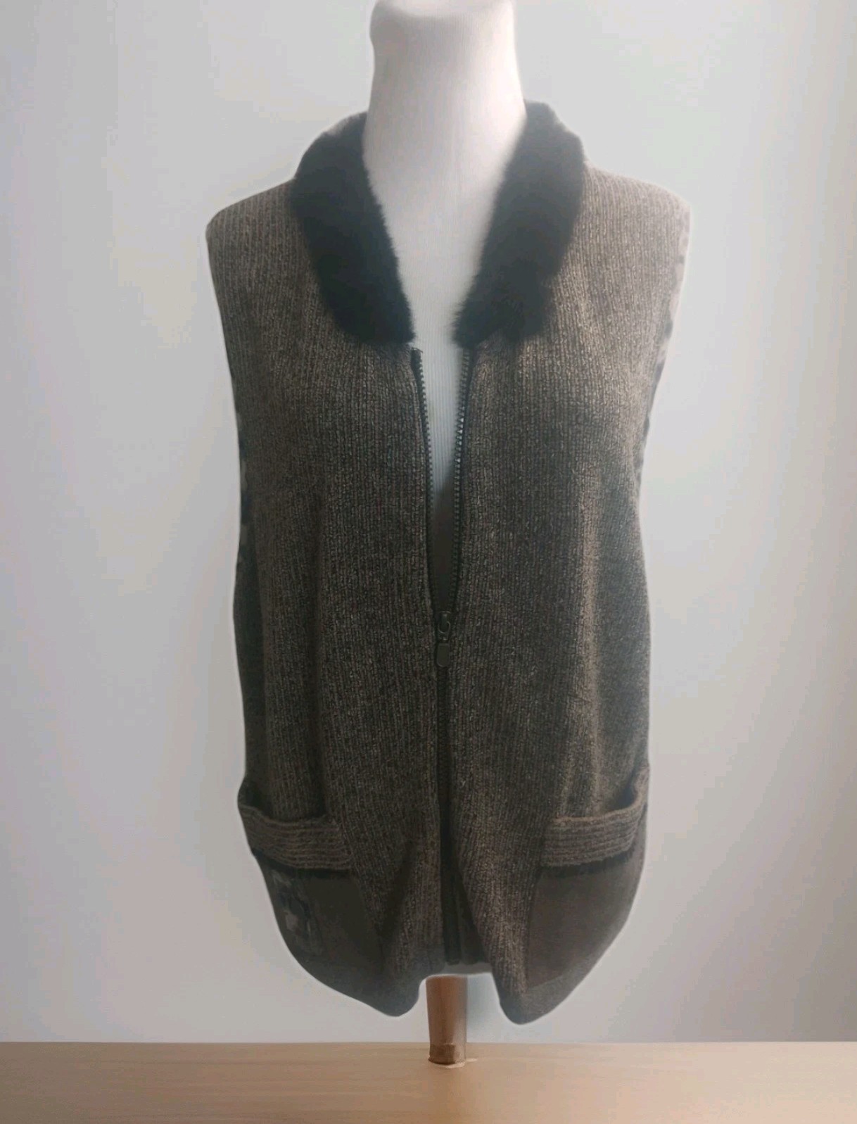 K.D. Spring Womens Zip Sweater Vest Sz Small beige Rabbit Fur Collar Raven Y2K