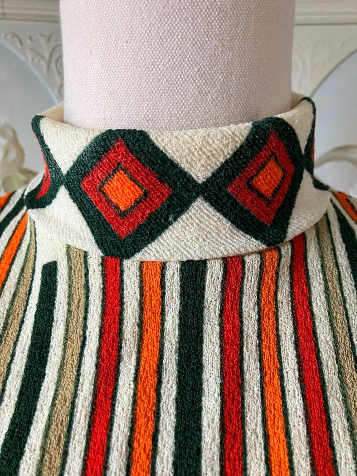 VTG 60s DEVON SCREEN PRINT GEOMETRIC ECRU RED GREEN ORANGE COLLARED SLEEVELESS