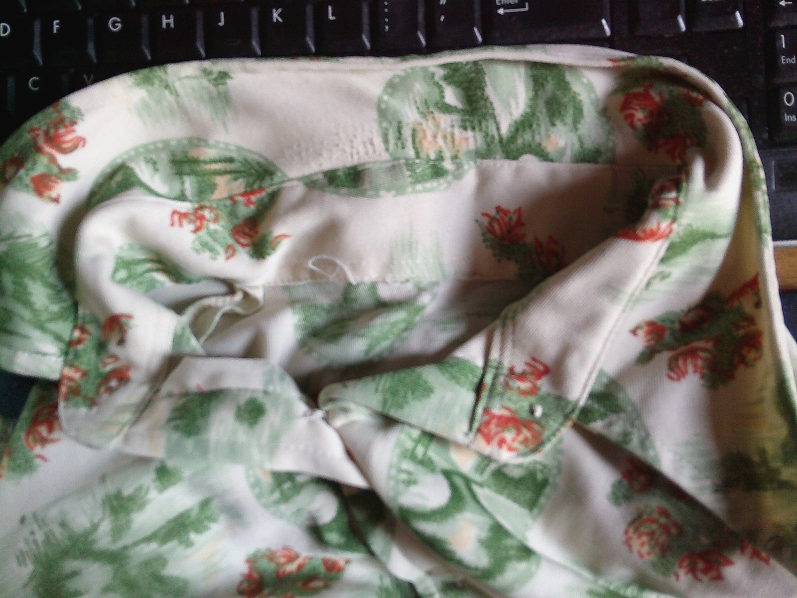 60&rsquo;s SS Silky Button Up Green Abstract Top Shirt Blouse M LAST TIME
