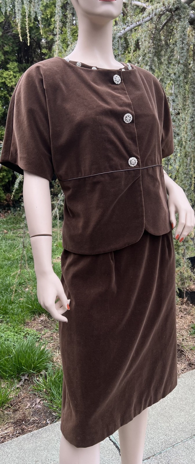 VINTAGE 1960&rsquo;s BROWN VELVET DRESS & JACKET SET SUIT