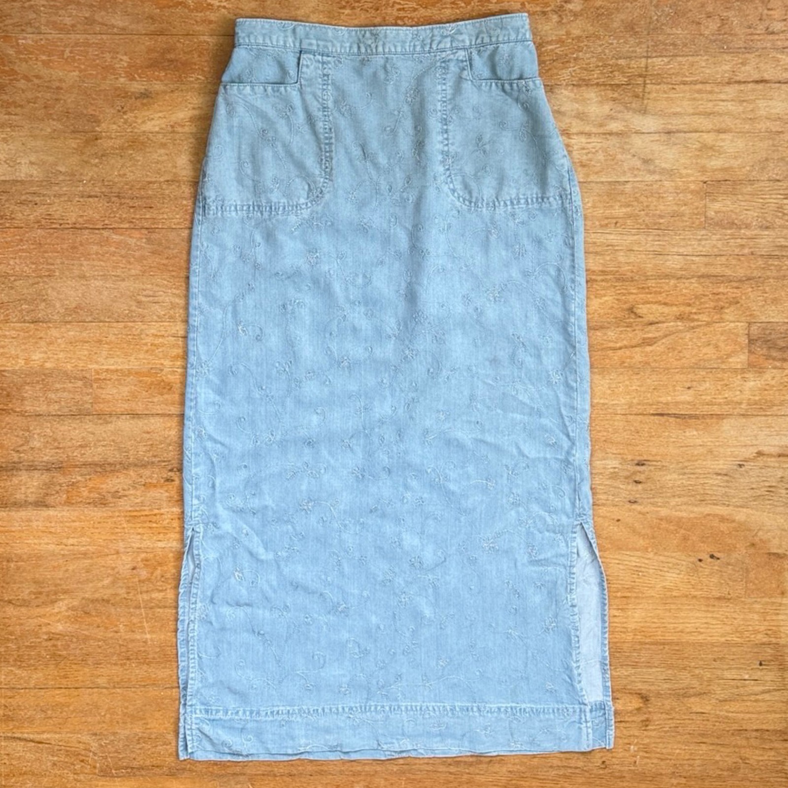 Vintage Floral Embroidered Tencel Chambray Maxi Skirt Size Medium 28-29&Prime; Waist