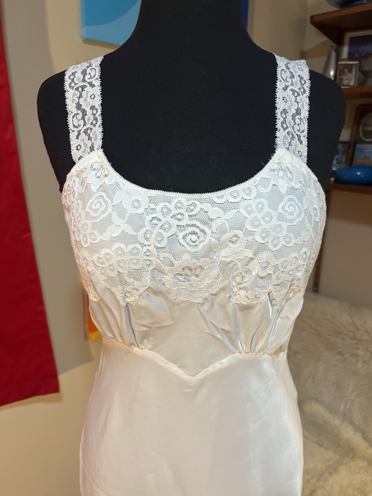 Vtg 50s Lady Lynne Back Magic Silky Nylon Lace 32 USA Union Ivory Slip Dress