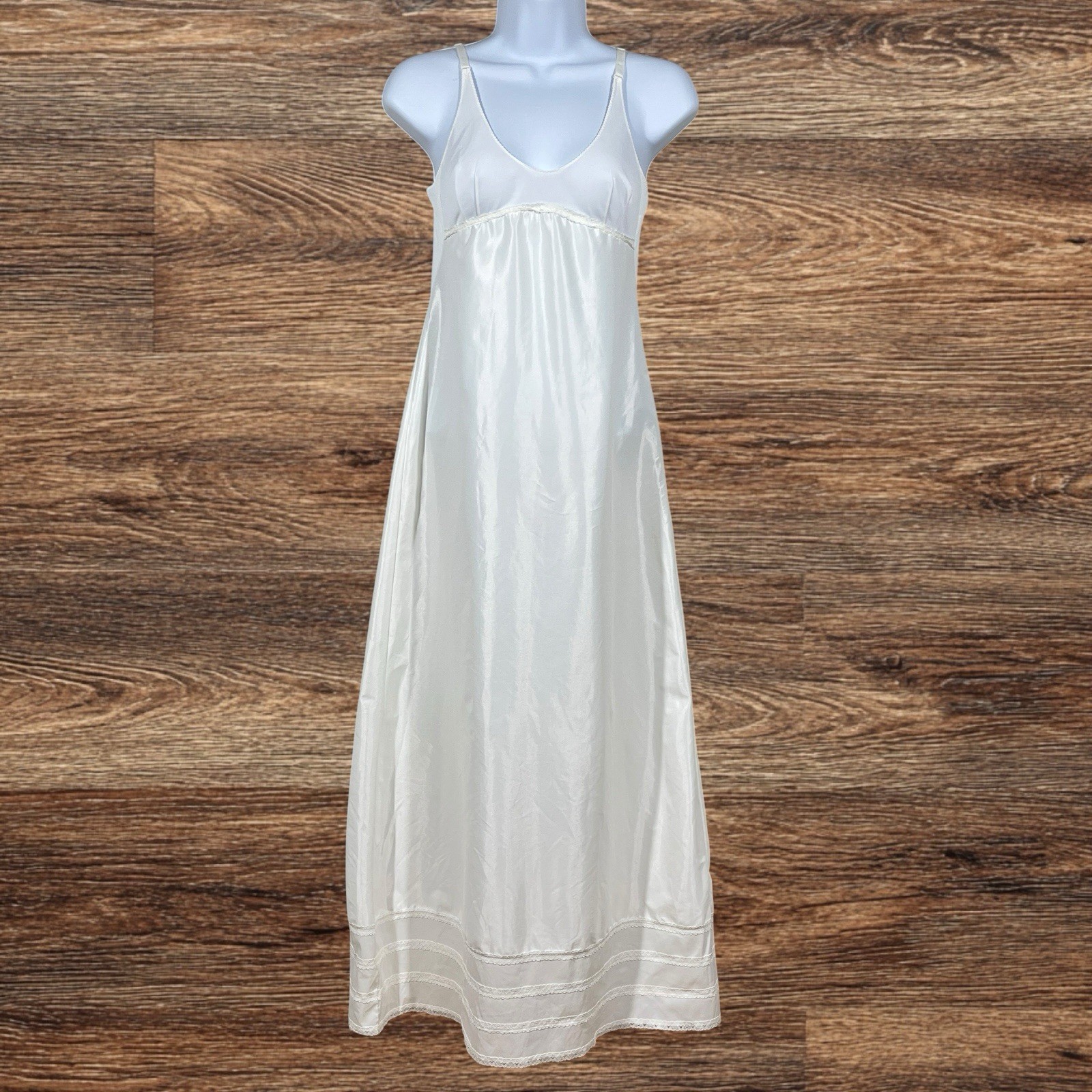 Vintage 1970s Lorraine Nightgown Size 32/2/XS White Nylon Maxi Lace Trim