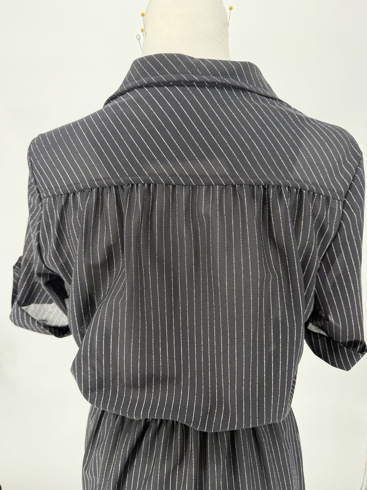 Vintage Tab-Sleeve-Black & White Pinstripe Shirtwaist dress-Size 14-No Belt