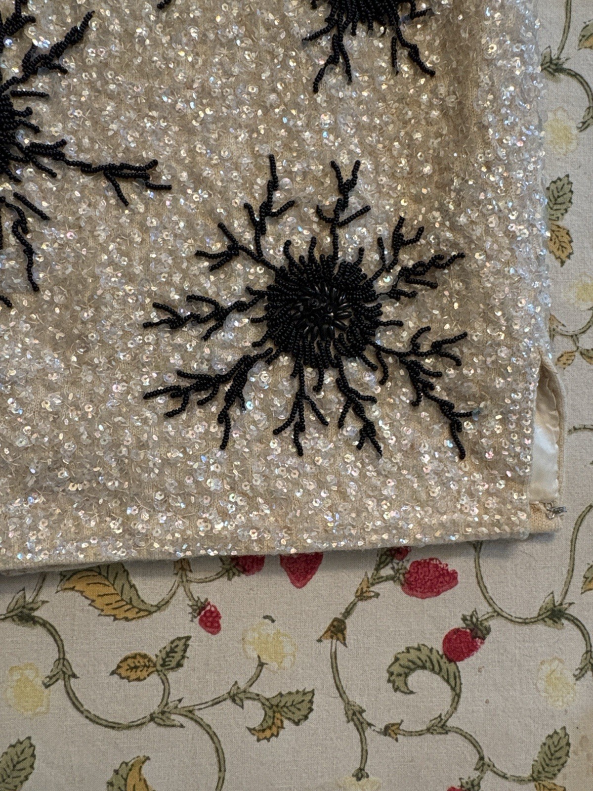 1950s Hand Beaded SequenceTop in Cream and Black. Made in Hong Kong | Large