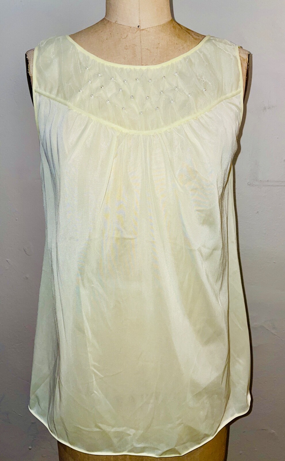 VTG 60&rsquo;S YELLOW CHIFFON NYLON PINTUCK PEARL EMBELLISHED BABY-DOLL NIGHTIE TOP*S