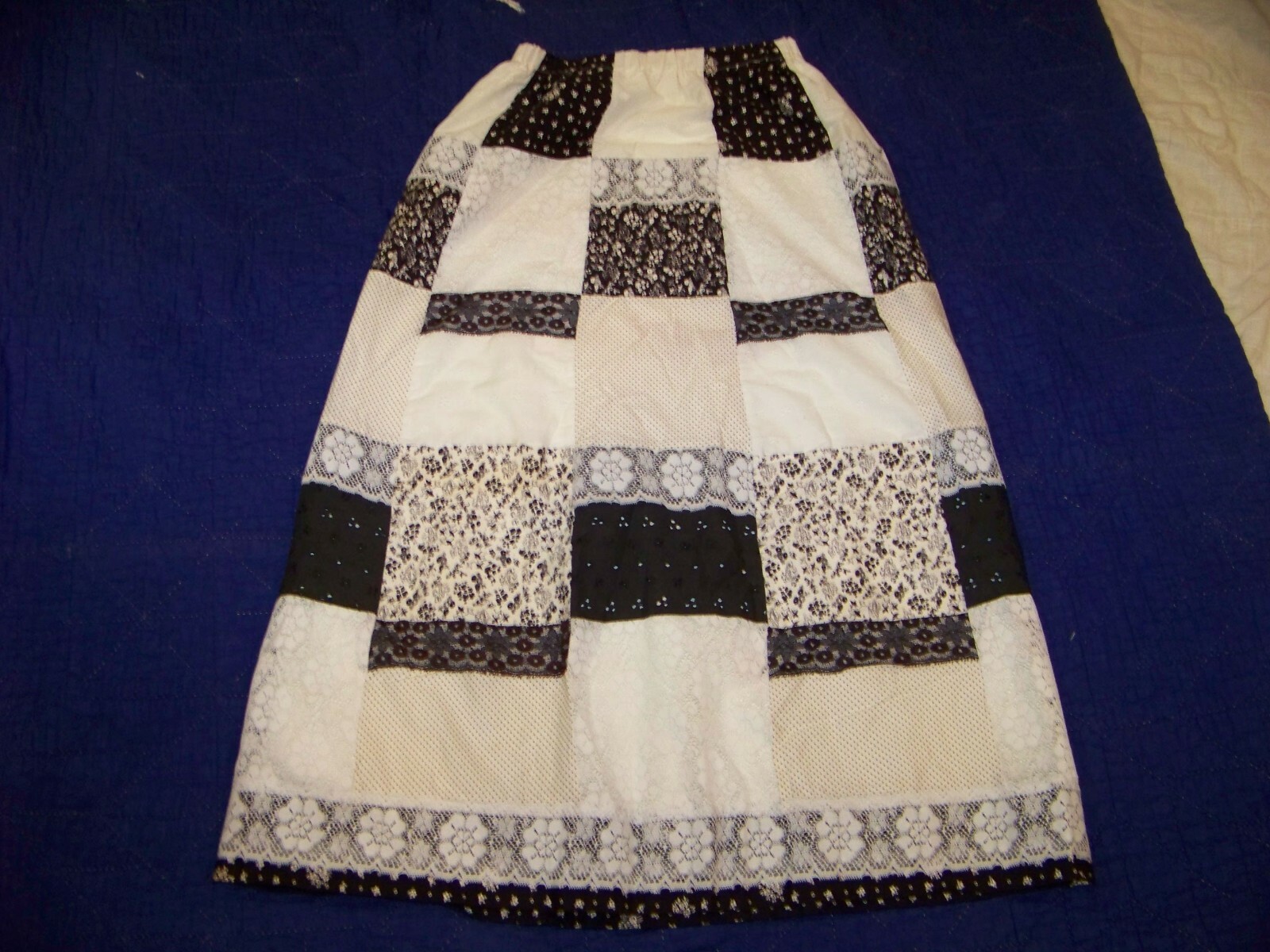 Women&rsquo;s Vintage Tumbleweeds Skirt – M (See Measurements) Black / White Patchwork
