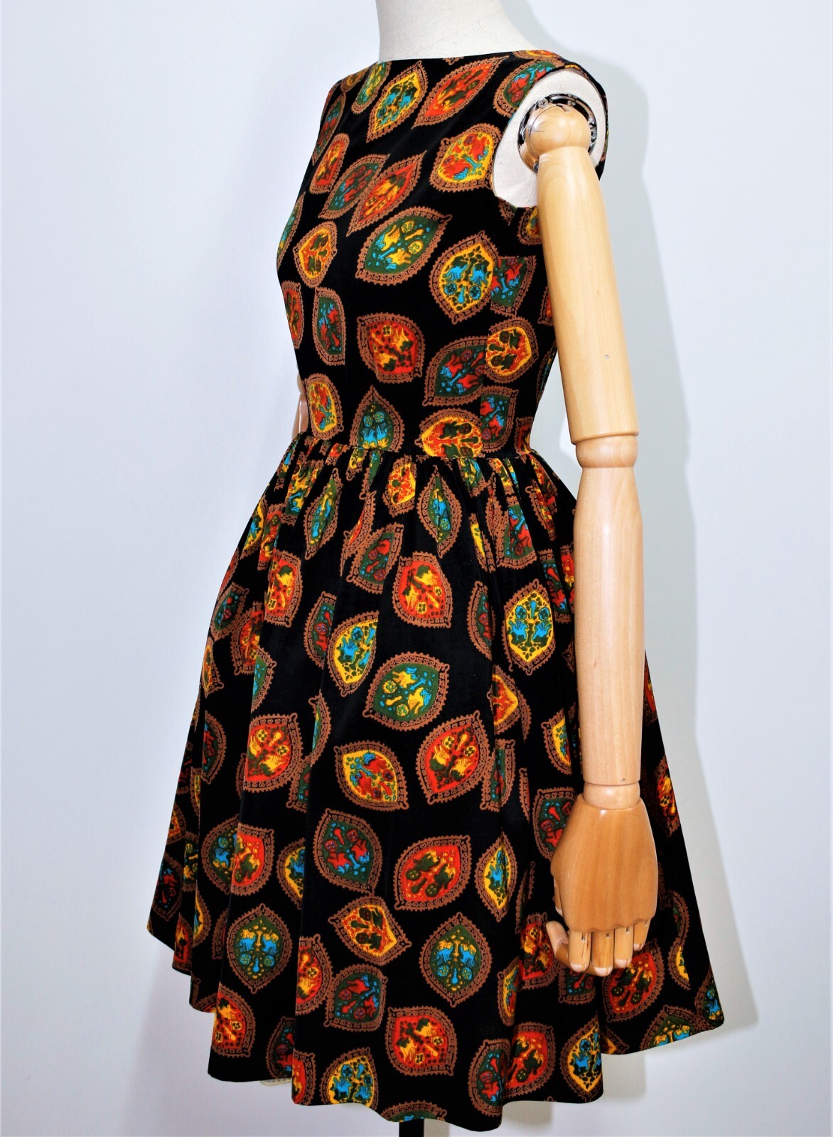 French Vintage 50s sleeveless multicolor print rayon dress siz 4 made in France