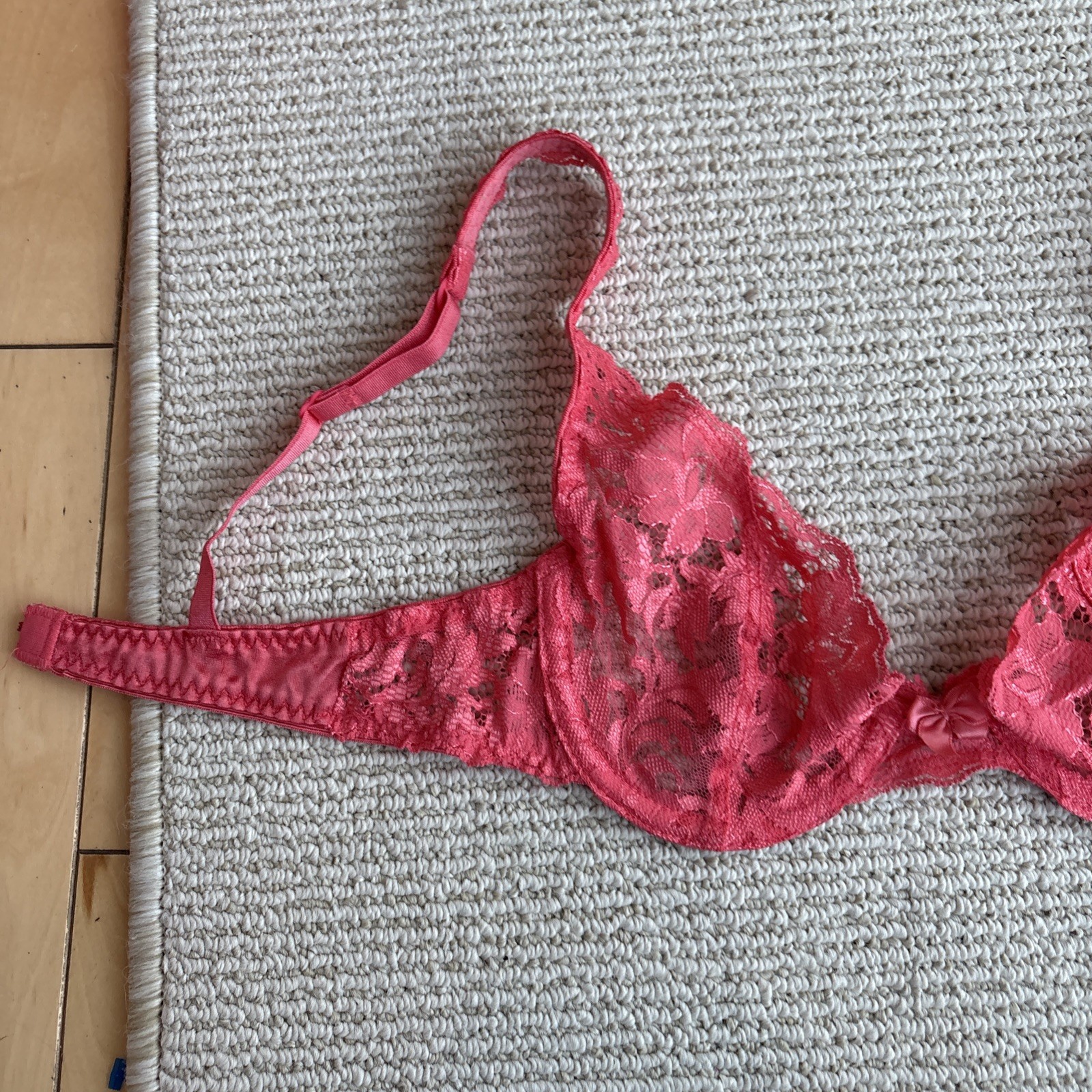 Vintage Victoria&rsquo;s Secret Gold Label Bra 32A Made in USA Pink Lace Underwire