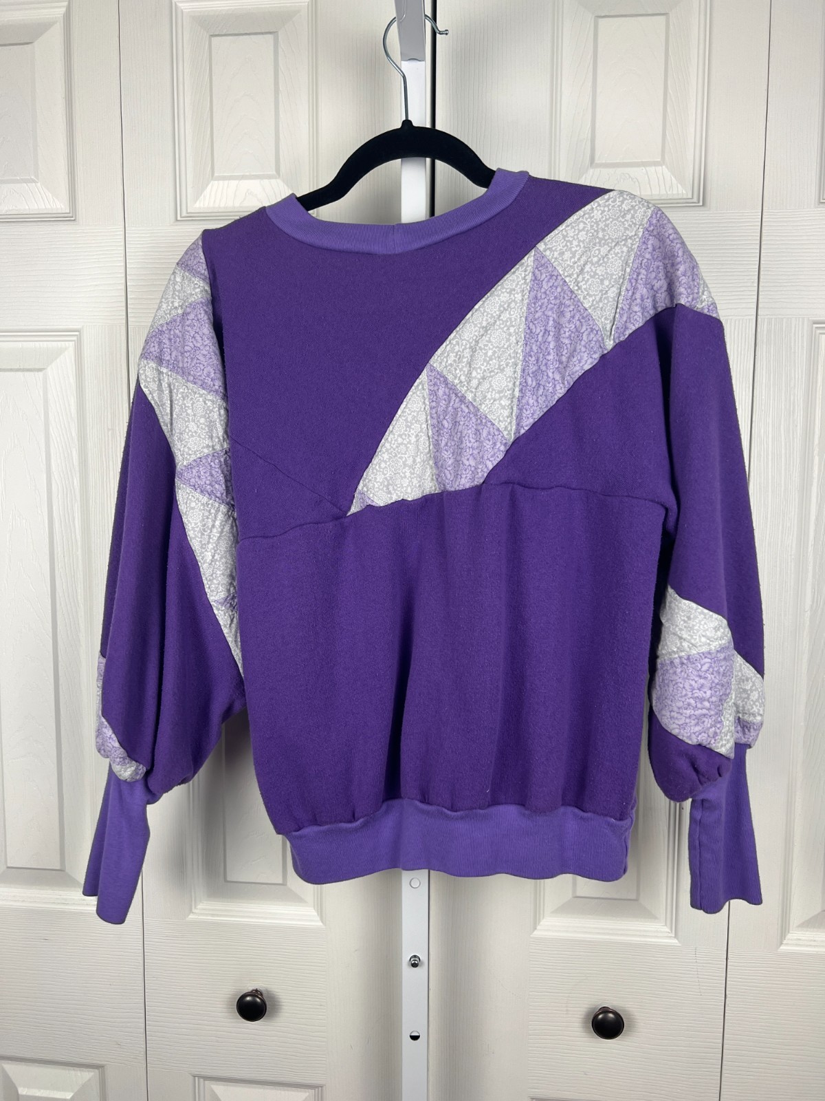 80s purple crew neck sweatshirt patchwork floral altered balloon sleeves M/L