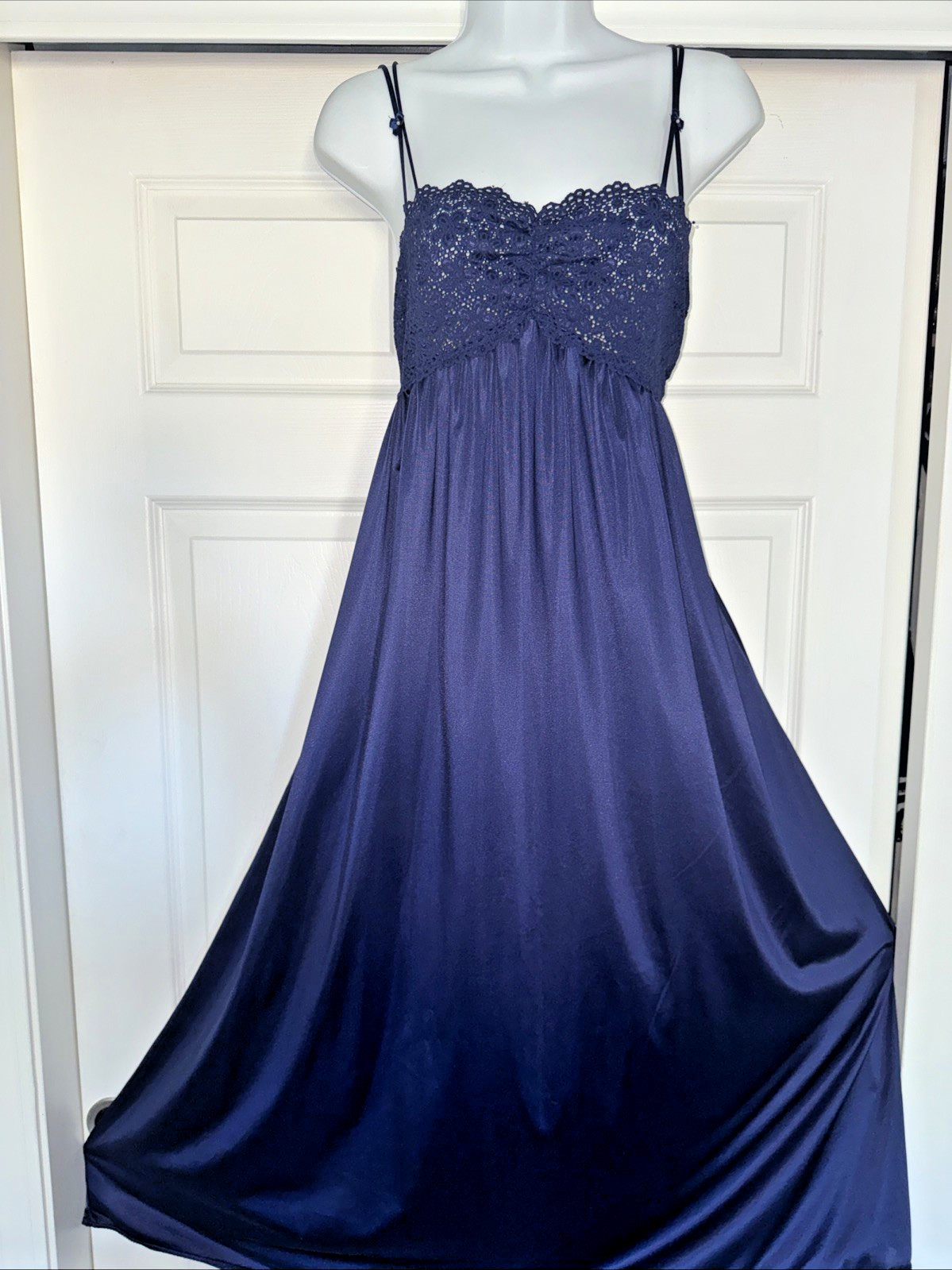 VTG VANITY FAIR Navy BLUE SWEEP NIGHT GOWN Large Long stretch Lace BODICE Gown