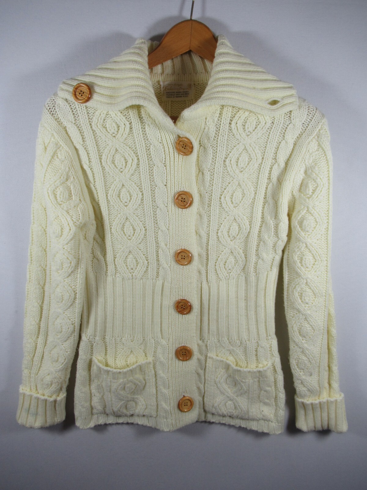 Vintage 70s Cable Knit Cardigan Sweater Women M Cream Color Wood Buttons Pockets