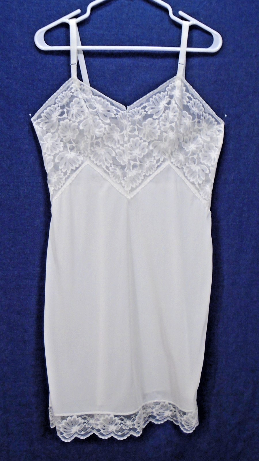 Vintage Deena White Nylon Straight Cut Full Slip Floral Lace No Slit 38&Prime; Bust