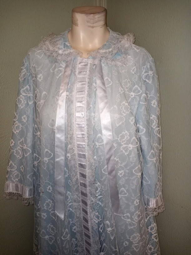 Vintage Baby Blue w/ lace overlay Odette Barsa Dressing Gown Robe Peignoir Med.