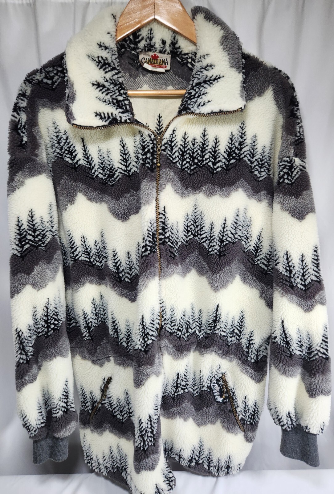 Vintage 90&rsquo;s Canadiana&rsquo; Tree/ Mountain Print Fleece Jacket Sz M