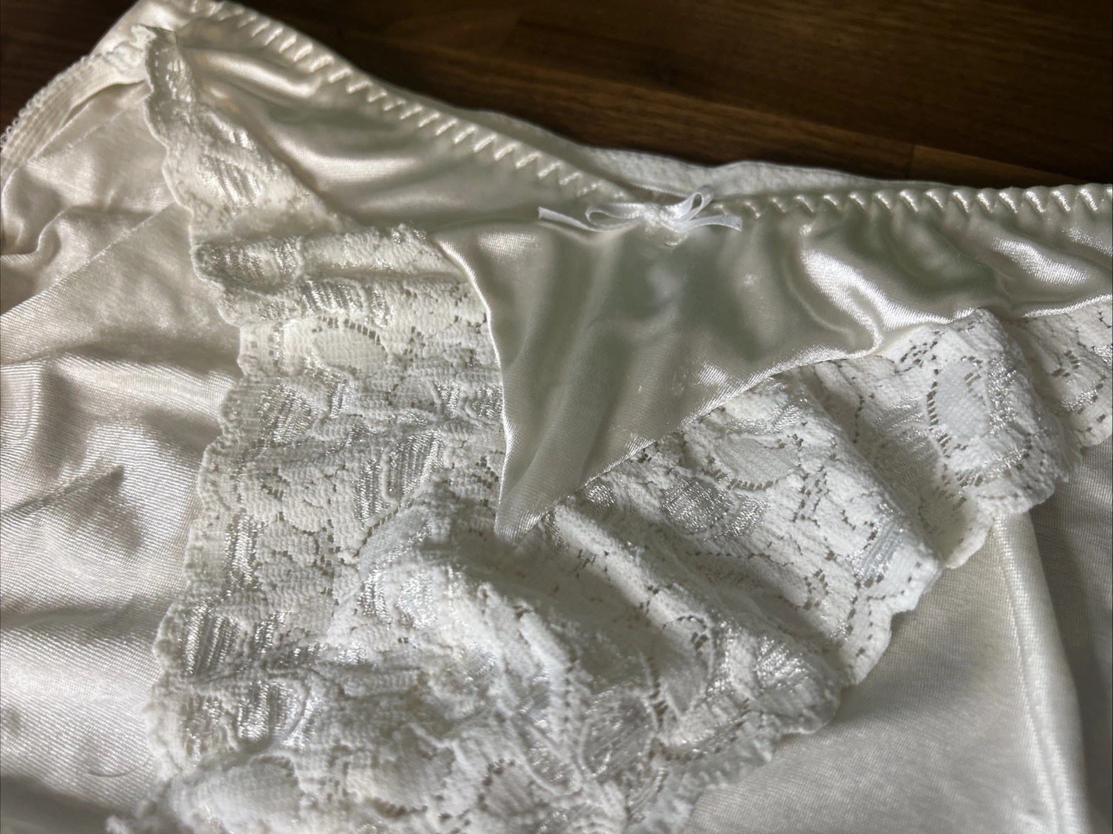 Vtg Maidenform Satin Rendezvous Bikini Panties Medium White Second Skin Shiny