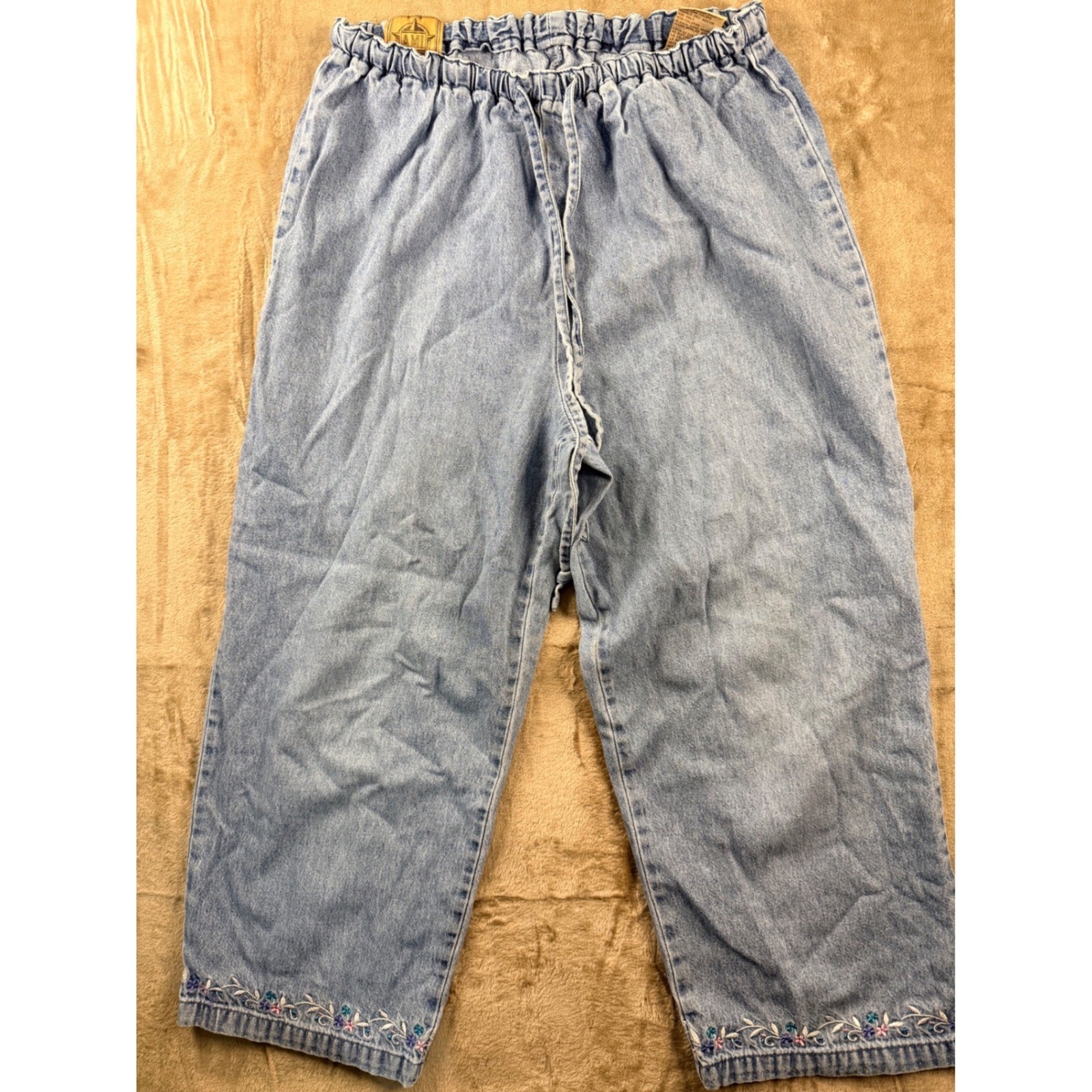 AMI Vintage 90s Light Wash Denim Floral Embroidered Cropped Pants Cottage Boho