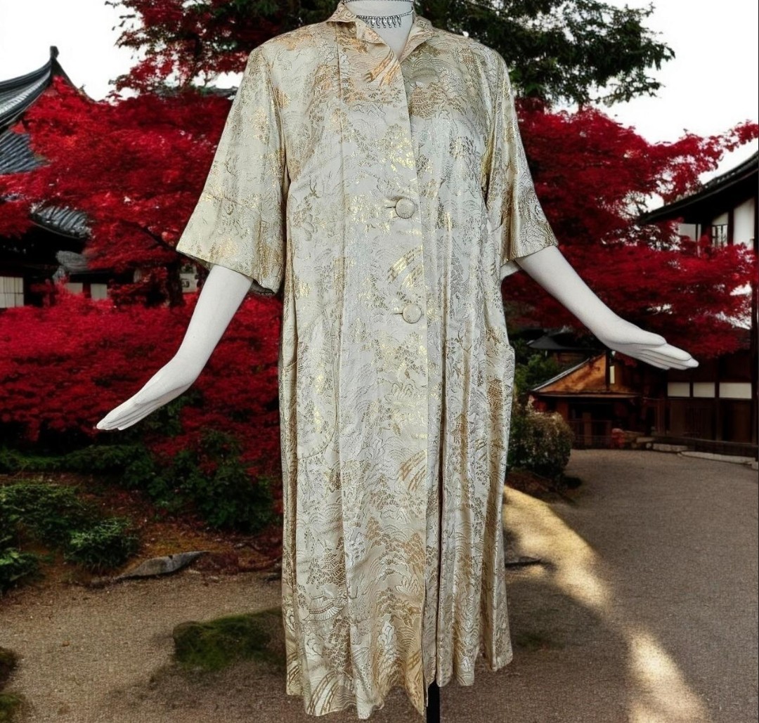 1950s/1960s Vintage Retro Japanese Lamé Gold/Cream Brocade Jacket Housecoat