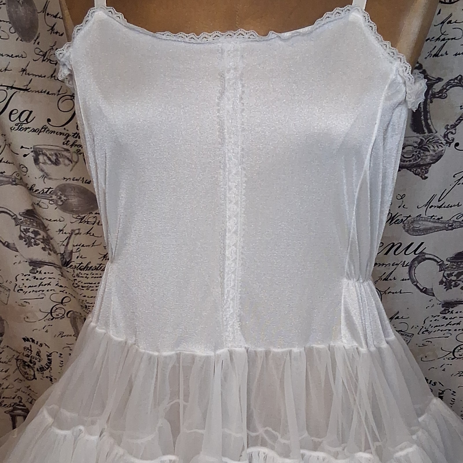 Martha&rsquo;s Miniatures Vintage 1980s White Nylon Slip Style 9304 Size 14