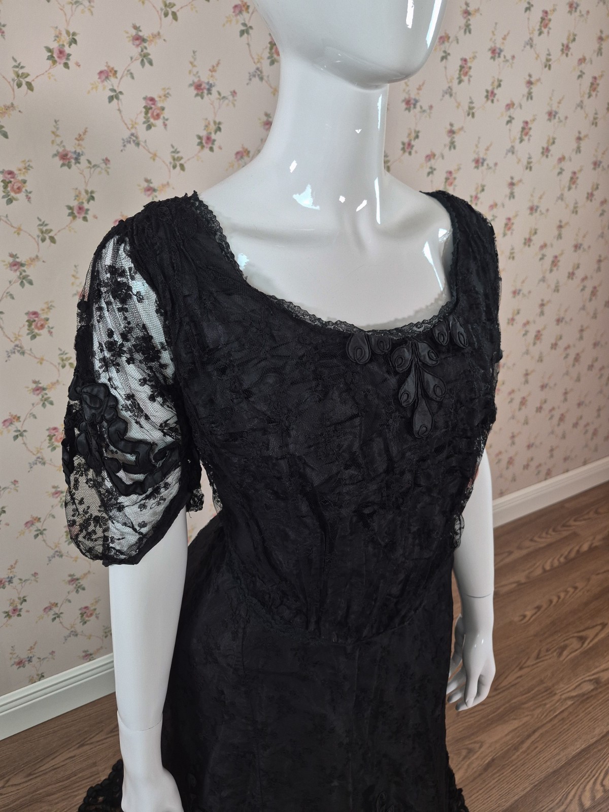 1890s Victorian Dress, Black Silk Lace Mourning Gown « Museum Deaccession » Sz M/L